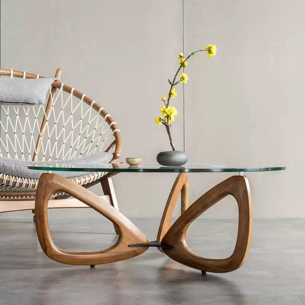 6JOHAN BUTTERFLY LOW TABLE ガラス天板と無垢脚部のローテーブル 自然光の差し込むリビングインテリア例