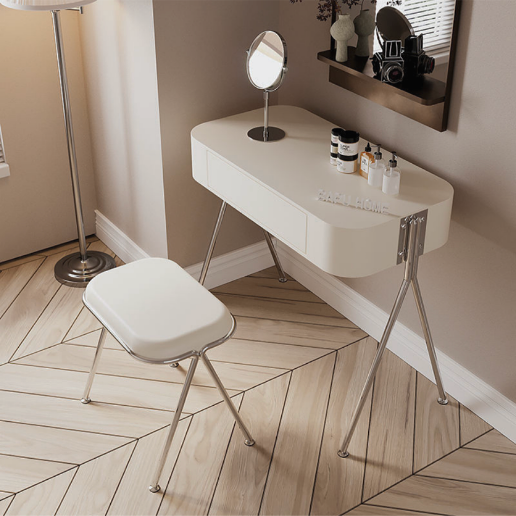 同色のミニチェアと組み合わせて、一体感のあるスペースに。