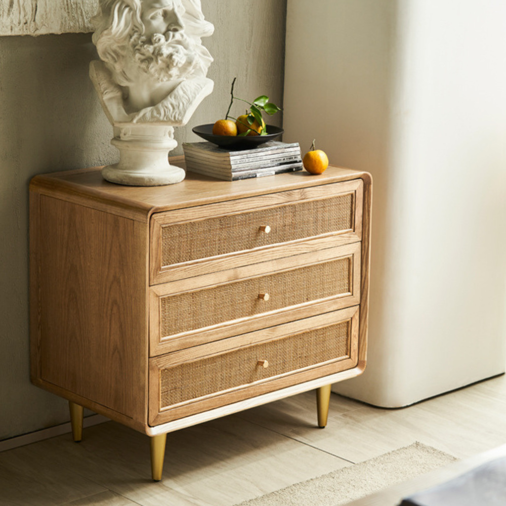 明るい印象の木製収納棚