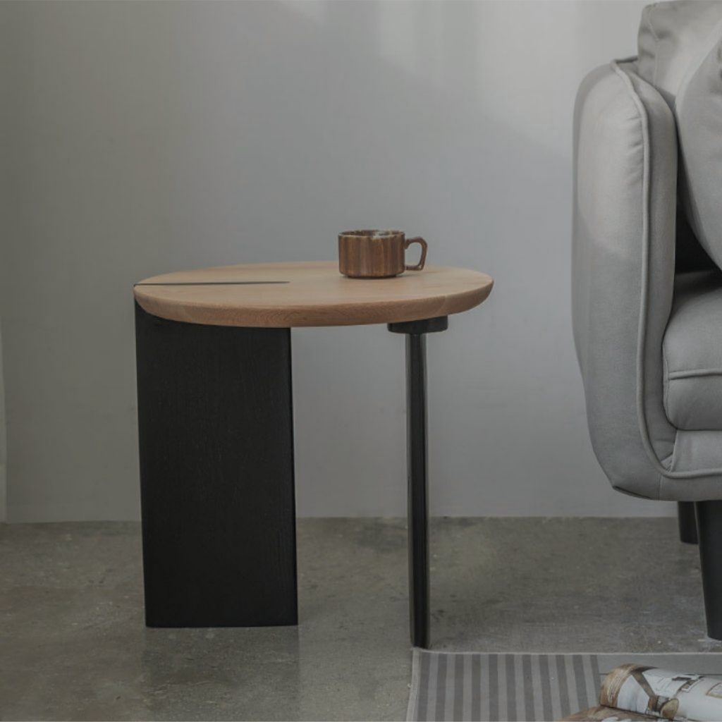 ソファサイドのカフェテーブルに最適です。