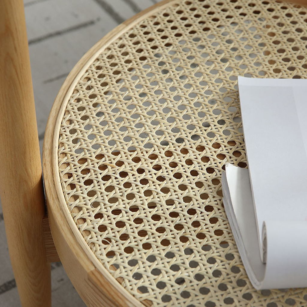 下部天板にはトレンドのラタン編みを使用