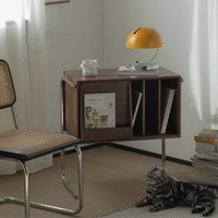 アイアンフレームの家具と合わせると統一感のあるお部屋に。