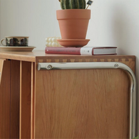 スタリッシュなシルバーフレーム。