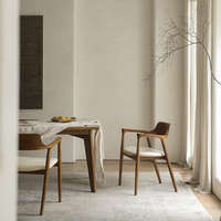 6JOHAN ダイニングセットとウォルナットチェアのコーディネート ナチュラルトーンのインテリア
