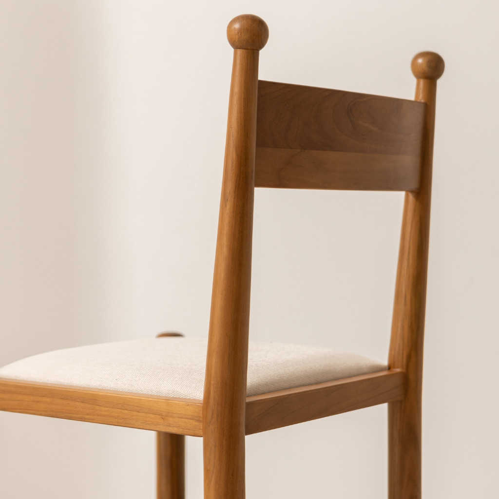 6JOHAN Ball Accent Fabric Dining Chair 側面から見た美しい木目と立体感のあるフォルム 職人技が光るデザイン

