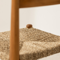 6JOHAN Rush Seat Dining Chair 座面の編み込みディテール クラフト感あふれるデザインと丁寧な仕上げ
