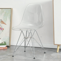 開放感と抜け感を演出するクリアチェアです。