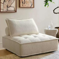 6JOHAN BLOCK SOFA アイボリー ファブリックソファ 自然光の入るリビングに置かれたリラックス空間
