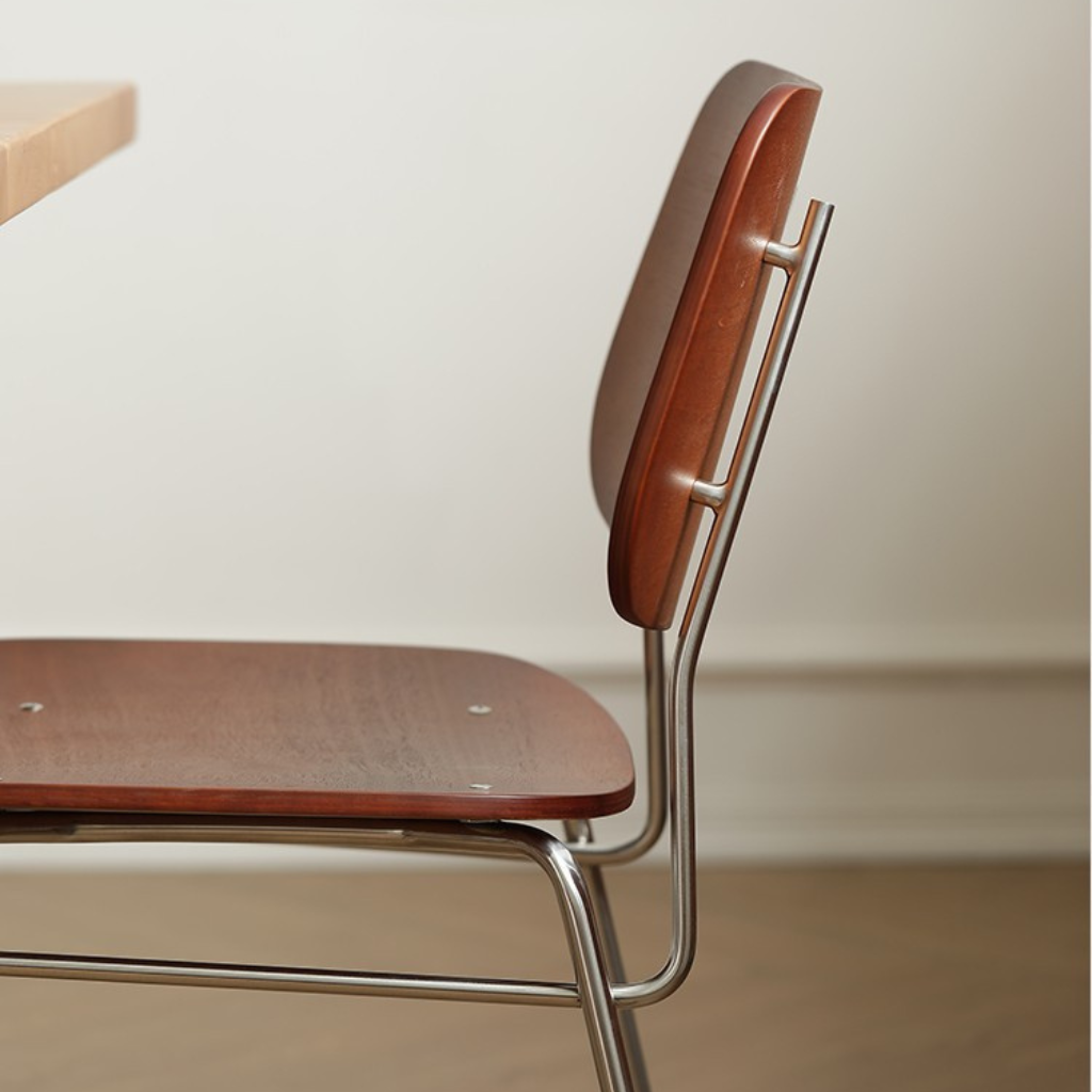 6JOHAN Industrial Plywood Chair 側面ディテール カーブした背もたれが身体にフィットするデザイン
