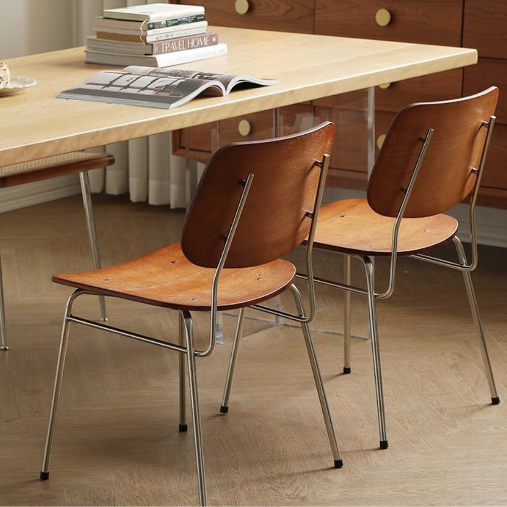 6JOHAN Industrial Plywood Chair ダイニングシーンの使用イメージ シンプルで温かみある素材感

