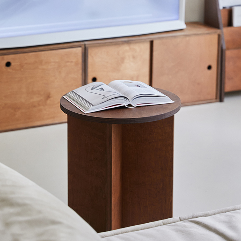 木製でおしゃれなクラシックウッドサイドテーブル – 6JOHAN