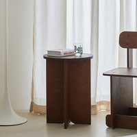 木製でおしゃれなクラシックウッドサイドテーブル – 6JOHAN