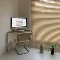 お部屋の角を有効活用できる三角形のシルエット。