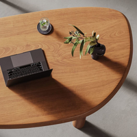 6JOHAN ウォルナットオーバルデスク 天板の木目ディテールと滑らかな曲線デザイン
