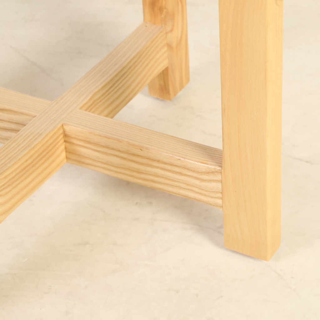 6JOHAN Natural Round Dining Table 木目と縁の仕上げディテール ナチュラルモダンなインテリア家具
