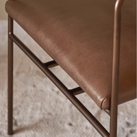 6JOHAN INDUSTRIAL CHAIR 座面ディテール 高級感のあるレザー素材とスチールの質感クローズアップ
