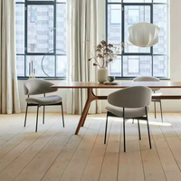 6JOHAN ウォルナットダイニングテーブル 無垢材の質感と構造美が際立つテーブル脚の造形
