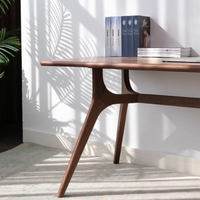 6JOHAN ウォルナット無垢テーブル デザイン脚の陰影と構造ディテール 高級感のある木製家具
