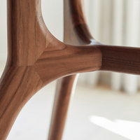 6JOHAN ウォルナットテーブル 脚部の接合ディテール 曲線と直線が融合した構造美
