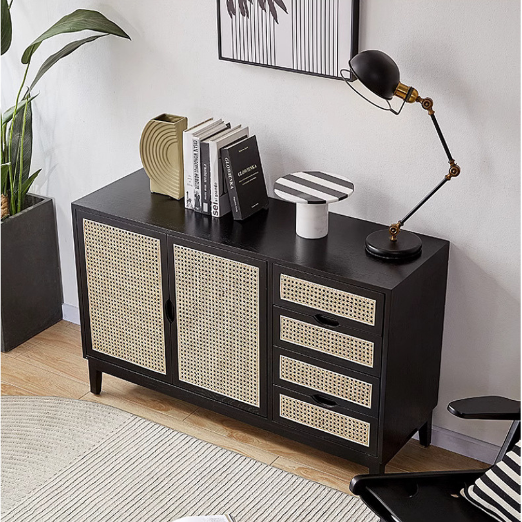 6JOHAN Rattan Wood Sideboard ブラックカラーのリビングインテリア例 シックでモダンな雰囲気
