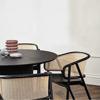 食卓を囲むダイニングチェアとしてもおすすめです。