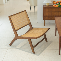 木製フレームとトレンドのラタンシートがお洒落