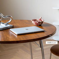 適度な厚みの天板がアイテムに存在感を与えます