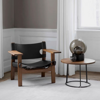 6JOHAN Sling Lounge Chair 木とレザーのコントラストが美しいアームチェア デザイン性と快適性を両立
