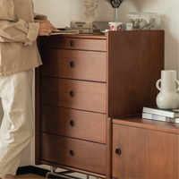 6JOHAN 6段チェスト 横から見たデザイン ウォールナットの温かみとスチール脚の組み合わせ
