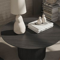 雑誌や間接照明を飾るのもおしゃれ