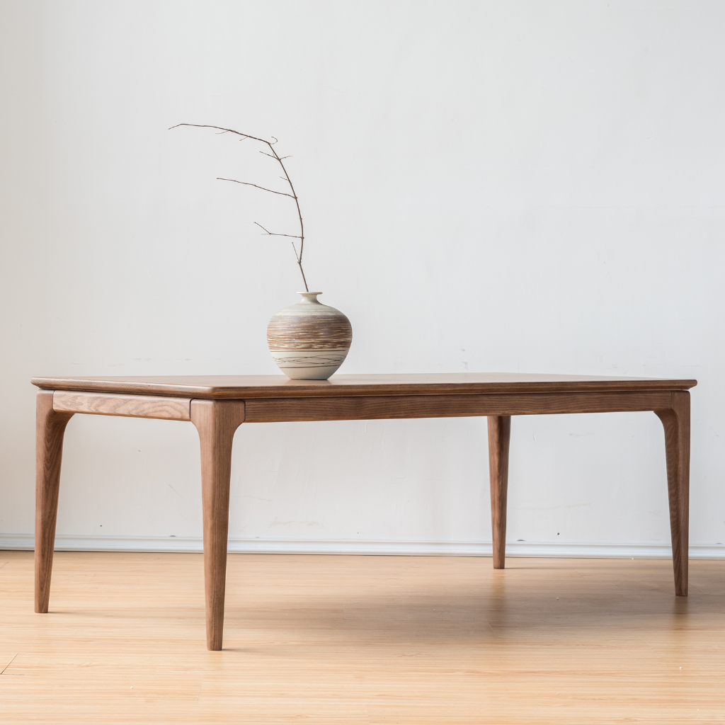 オールウッドのナチュラルな風合いとベーシックなデザインが用途の幅を広げるローテーブルです。