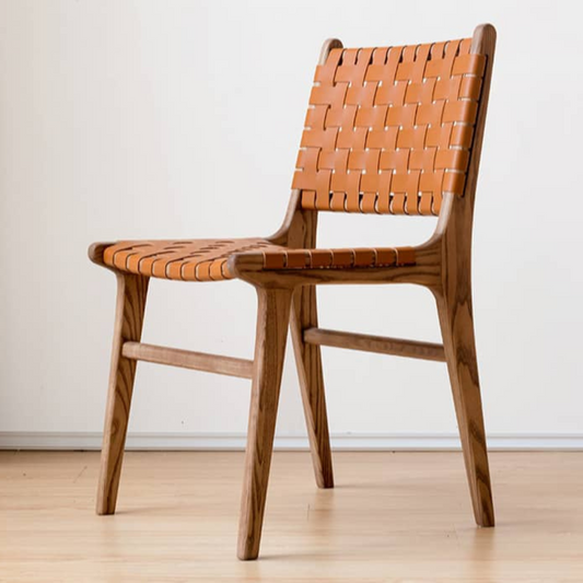 6johan 本革ウーブンダイニングチェア。手編みレザーベルトとウォールナット無垢材フレームを使用した北欧モダンチェア。