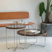 同タイプのサイドテーブルとセットで組み合わせて一体感のあるリビングスペースに。