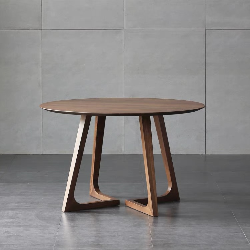 ウッドのナチュラルな質感とモダンな脚のデザインがお洒落な円形テーブルです。