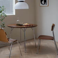 コンパクトサイズなのでひとり暮らしやコンパクトなダイニング作りにも最適です。